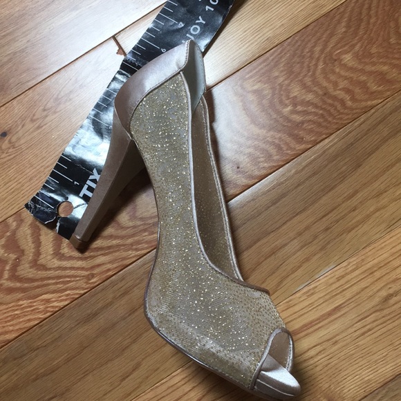 Gold shoes - Picture 4 of 5